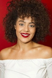 Ảnh diễn viên Izuka Hoyle