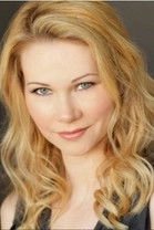 Ảnh diễn viên Julia Lee