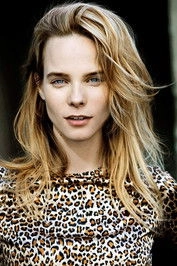 Ảnh diễn viên Nike Martens