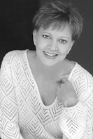 Ảnh diễn viên Paige Bishop